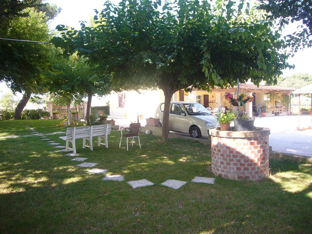 Agriturismo Al Rifugio Divino Belvedere Ostrense Luaran gambar