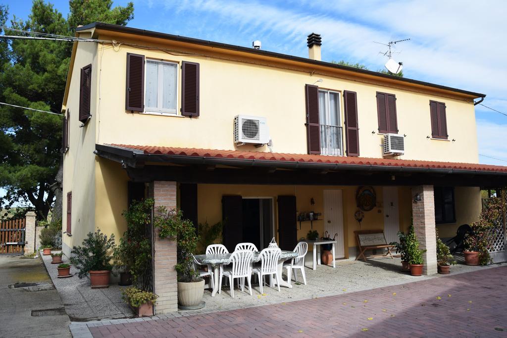 Agriturismo Al Rifugio Divino Belvedere Ostrense Luaran gambar