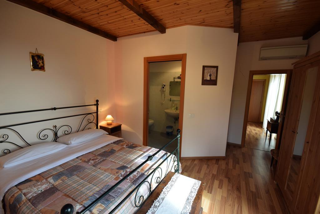 Agriturismo Al Rifugio Divino Belvedere Ostrense Luaran gambar