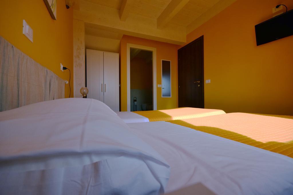 Agriturismo Al Rifugio Divino Belvedere Ostrense Luaran gambar